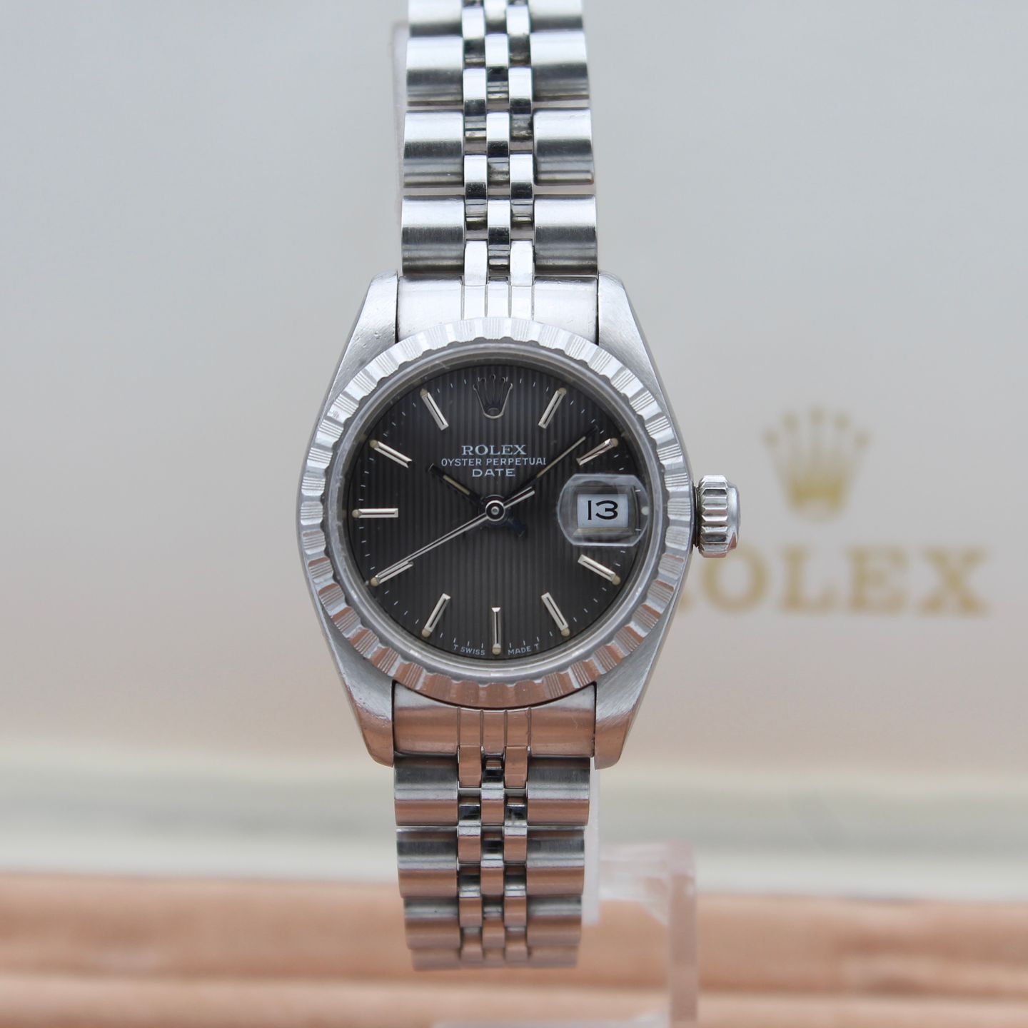 Rolex Oyster Perpetual Lady Date 69240 (1990) - Grijs wijzerplaat 26mm Staal (1/8)