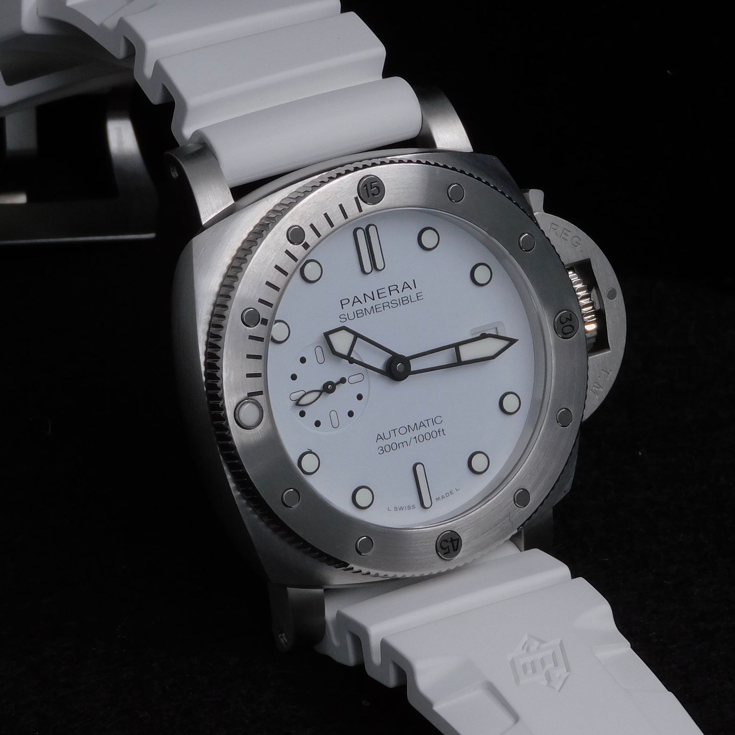 Panerai Luminor Submersible PAM01226 (2023) - White dial 44 mm Steel case (4/7)