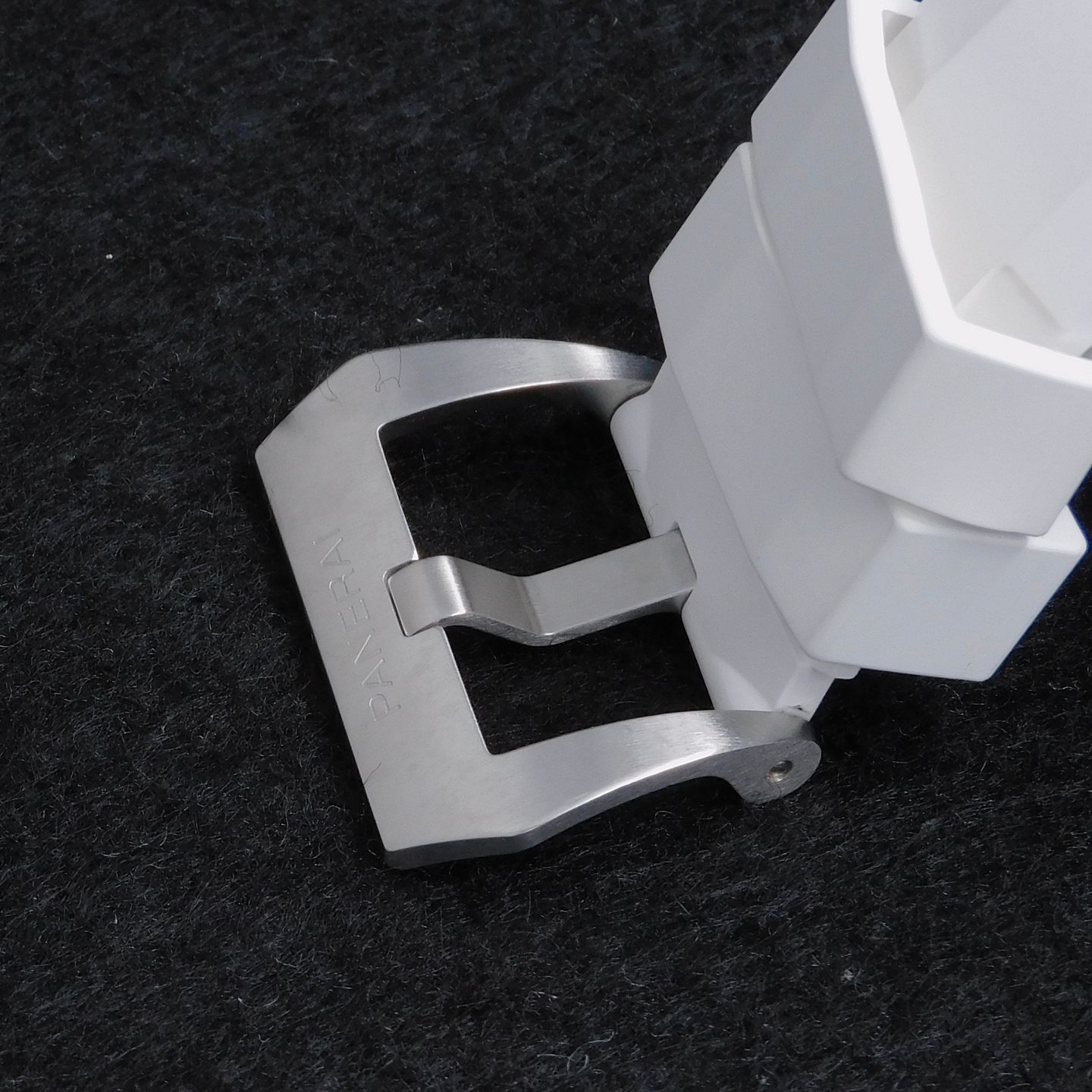 Panerai Luminor Submersible PAM01226 (2023) - White dial 44 mm Steel case (5/7)