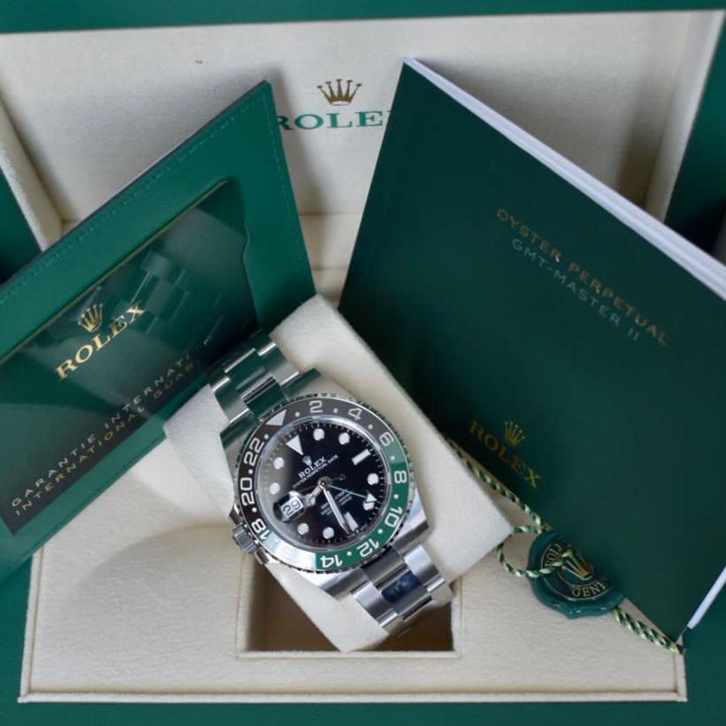Rolex GMT-Master II 126720VTNR (2025) - Black dial 40 mm Steel case (2/5)