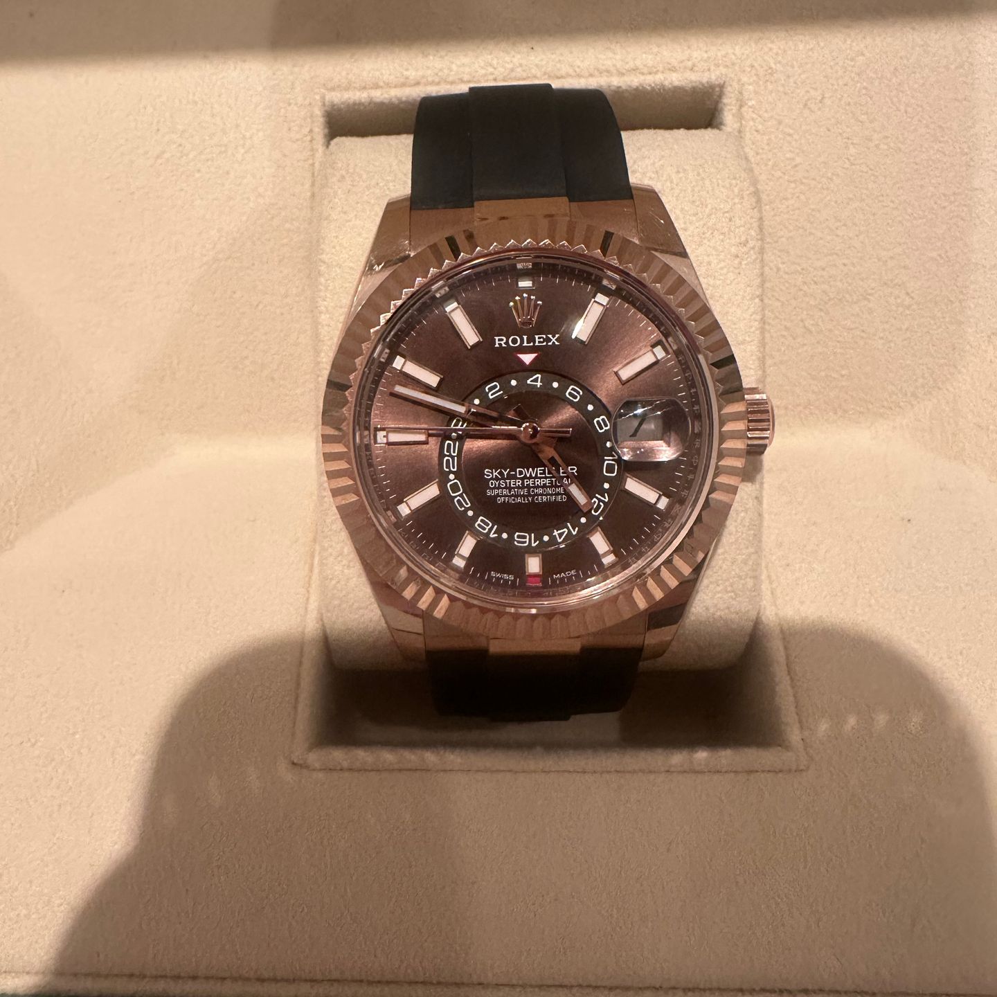 Rolex Sky-Dweller 326235 (2022) - Bruin wijzerplaat 42mm Roségoud (2/4)