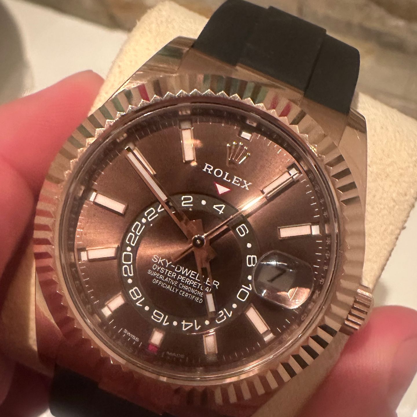 Rolex Sky-Dweller 326235 (2022) - Bruin wijzerplaat 42mm Roségoud (4/4)