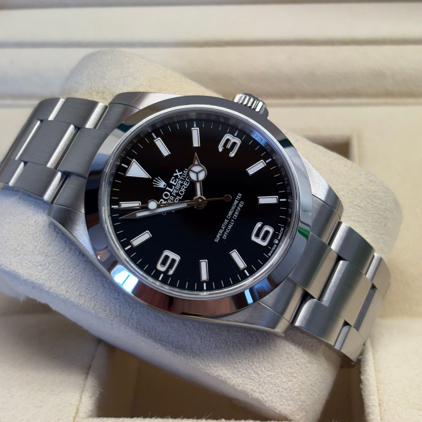 Rolex Explorer 224270 (2024) - Zwart wijzerplaat 40mm Staal (2/6)