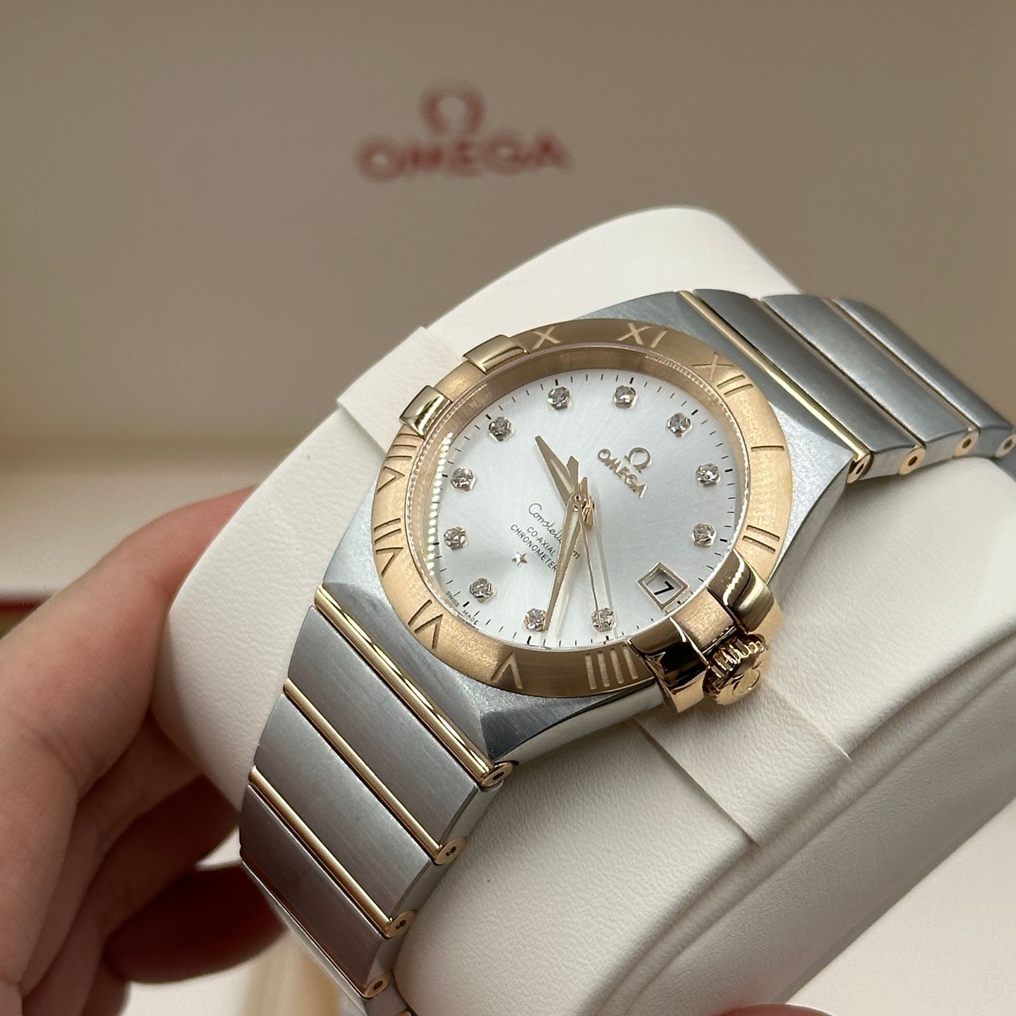 Omega Constellation Ladies 123.20.35.20.52.001 (2023) - Silver dial 35 mm Gold/Steel case (4/8)