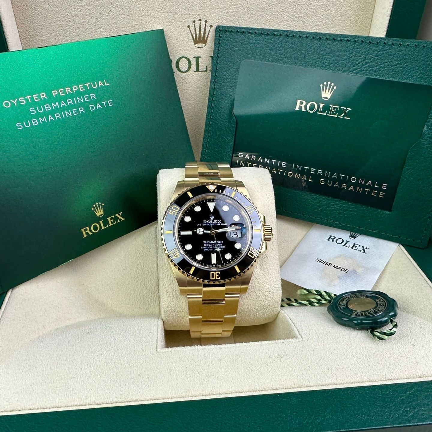 Rolex Submariner Date 126618LN (2022) - Black dial 41 mm Yellow Gold case (1/2)