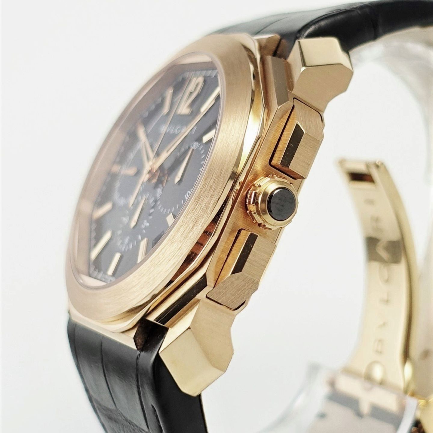 Bulgari Octo 102115 (2021) - Black dial 41 mm Rose Gold case (3/8)