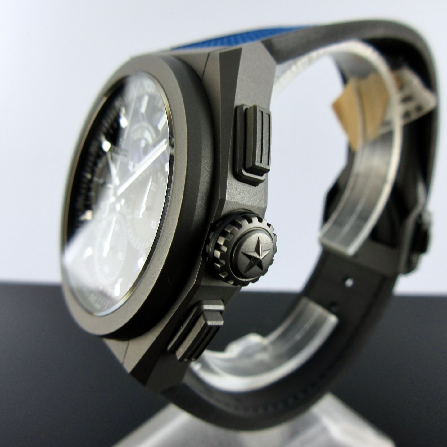 Zenith Defy El Primero 97.9001.9004/81.R946 (2025) - Transparent dial 44 mm Titanium case (3/8)