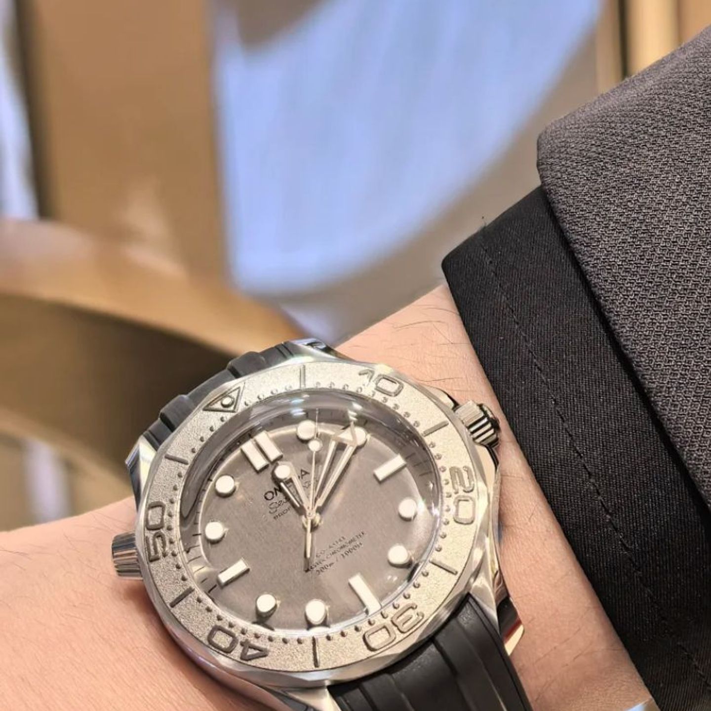 Omega Seamaster Diver 300 M 210.32.42.20.06.002 (2025) - Grey dial 42 mm Steel case (2/4)