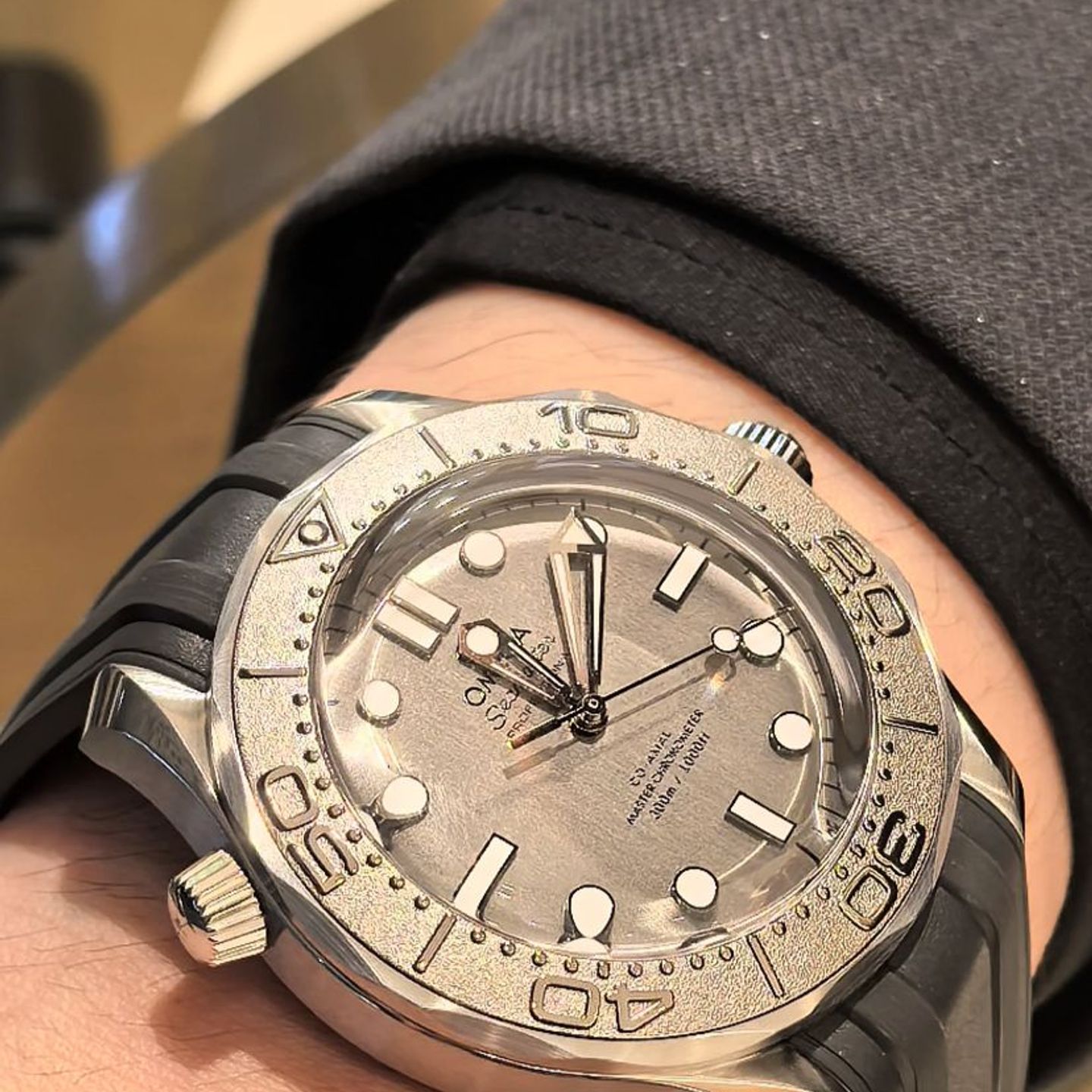 Omega Seamaster Diver 300 M 210.32.42.20.06.002 (2025) - Grey dial 42 mm Steel case (3/4)