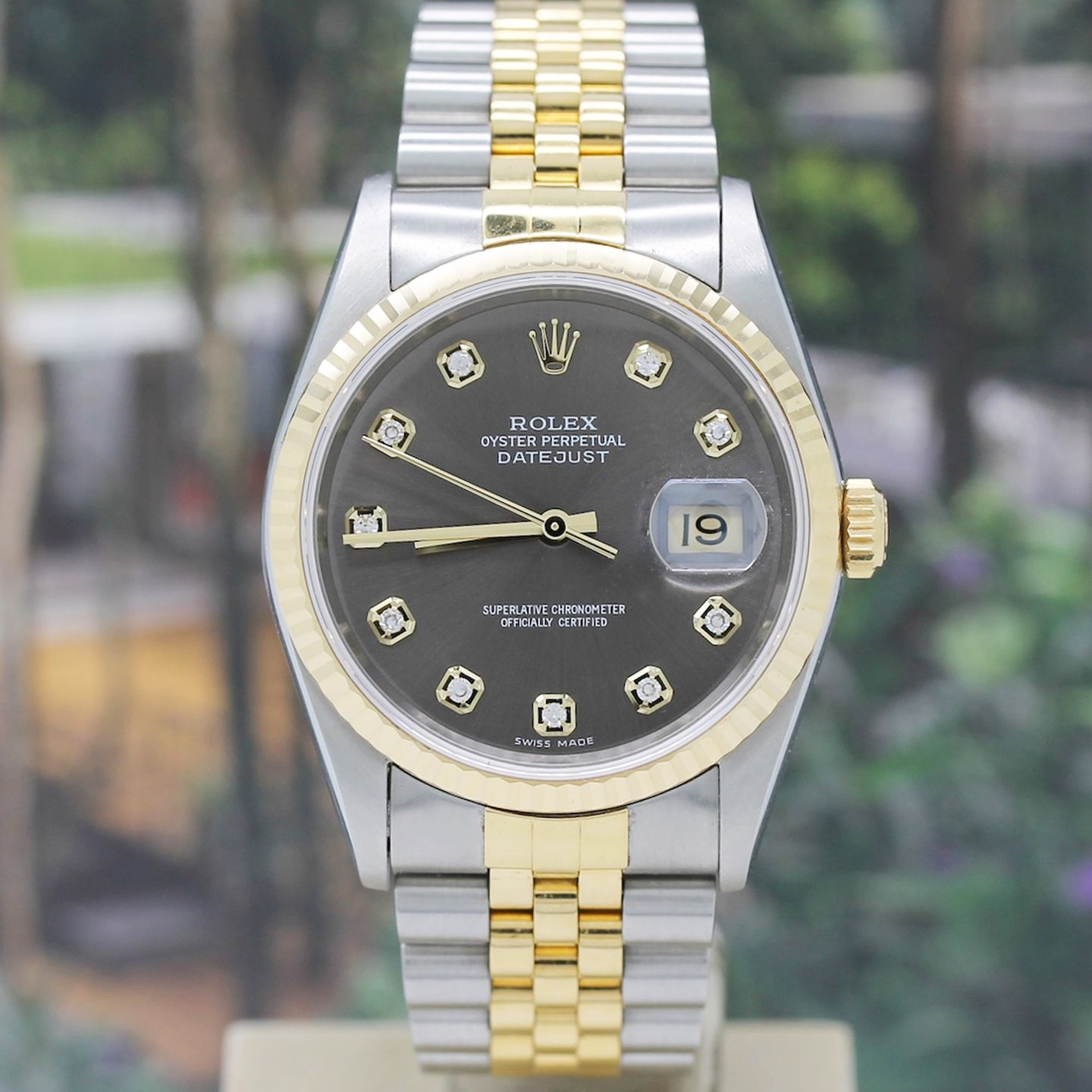 Rolex Datejust 36 16233 (1997) - Grijs wijzerplaat 36mm Goud/Staal (3/8)
