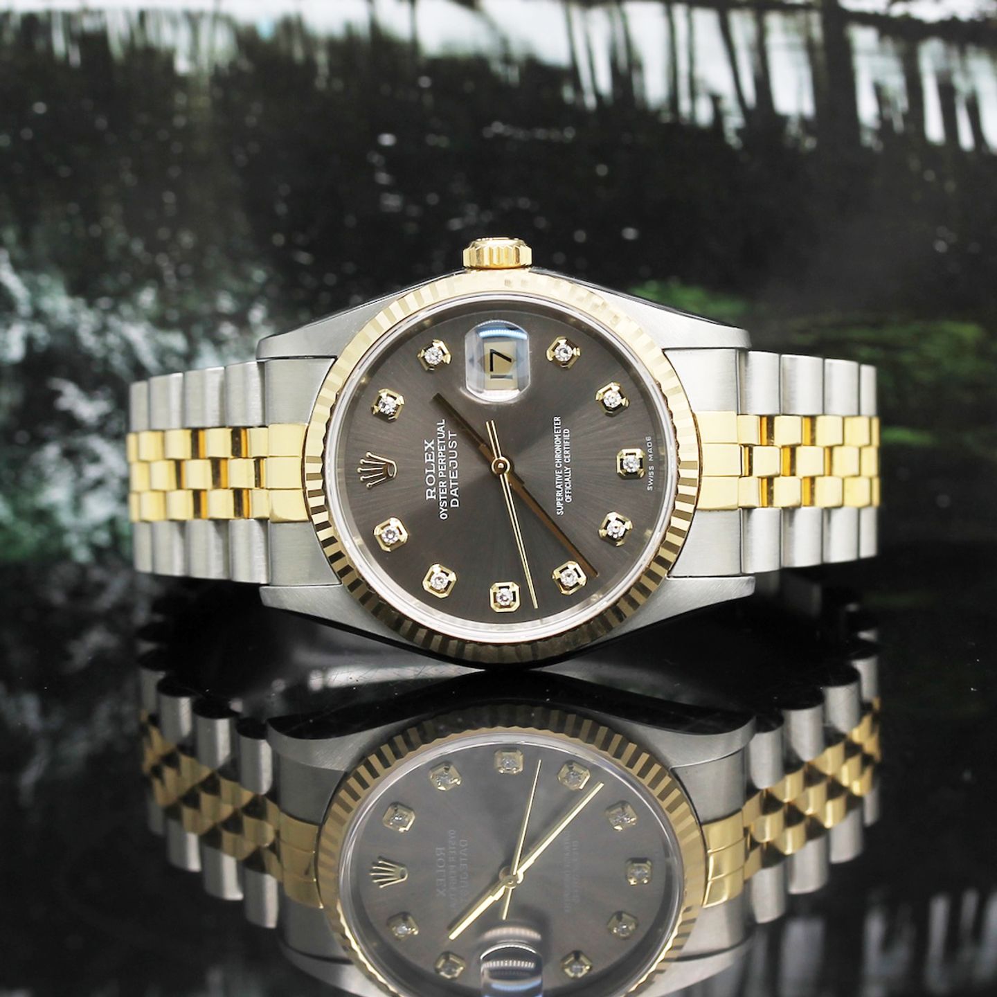 Rolex Datejust 36 16233 (1997) - Grijs wijzerplaat 36mm Goud/Staal (2/8)