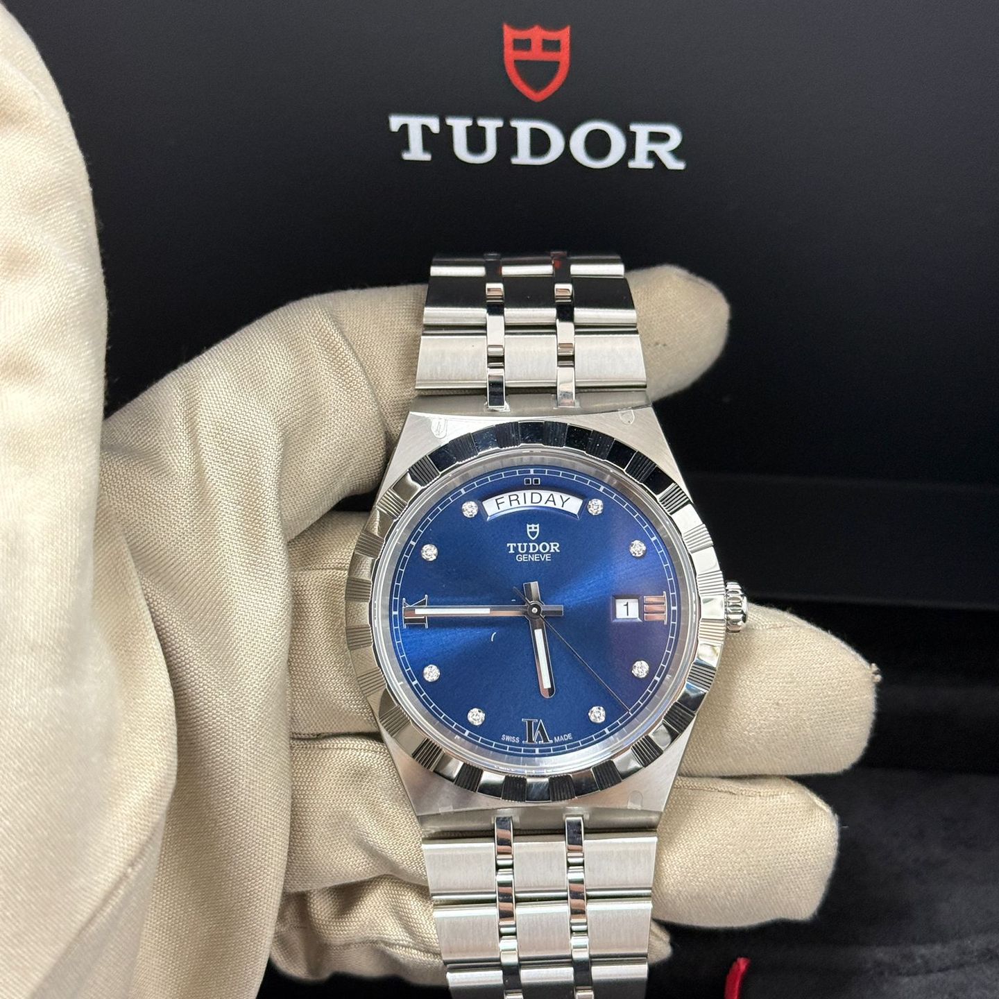 Tudor Royal 28600 (2024) - Blue dial 41 mm Steel case (2/6)