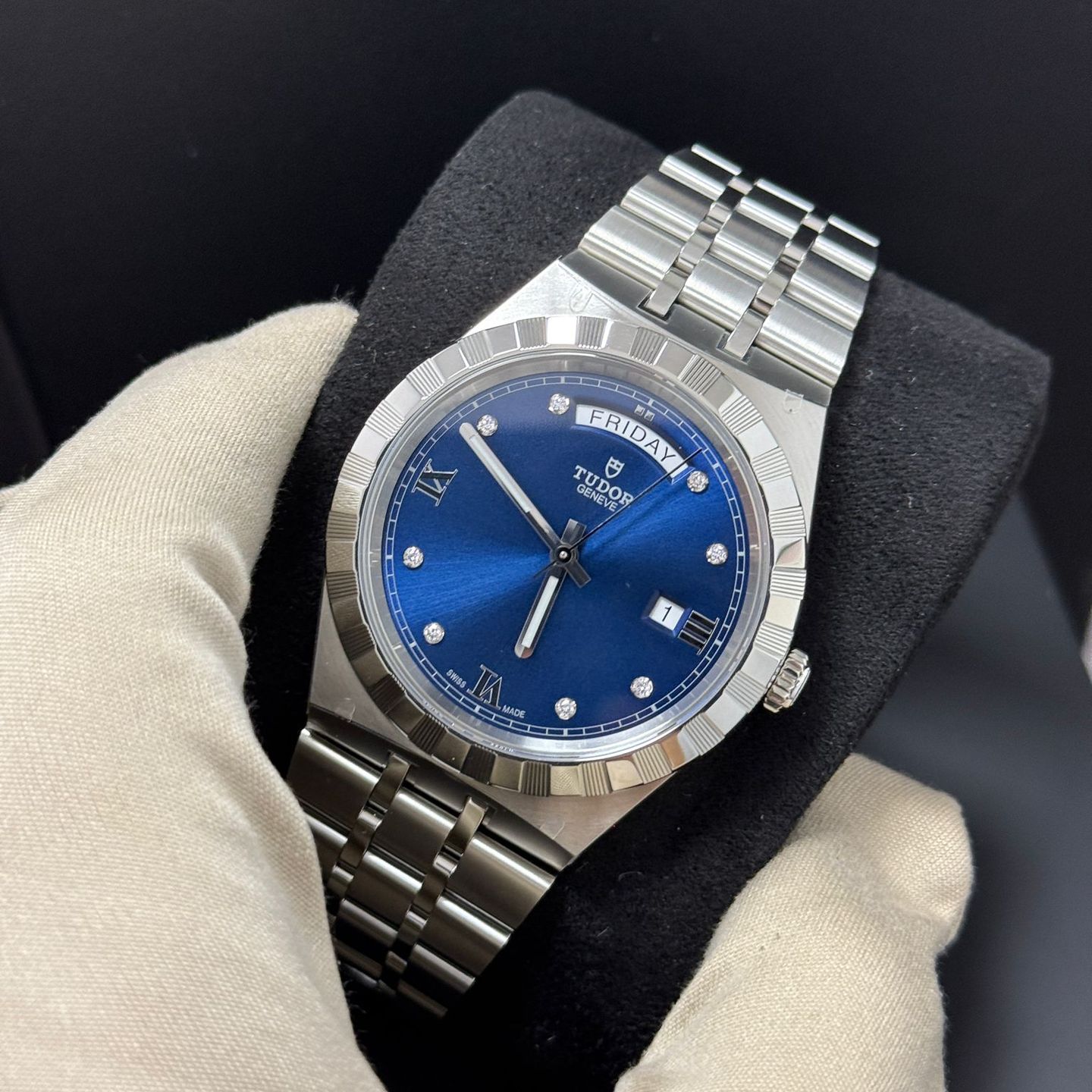 Tudor Royal 28600 (2024) - Blue dial 41 mm Steel case (5/6)