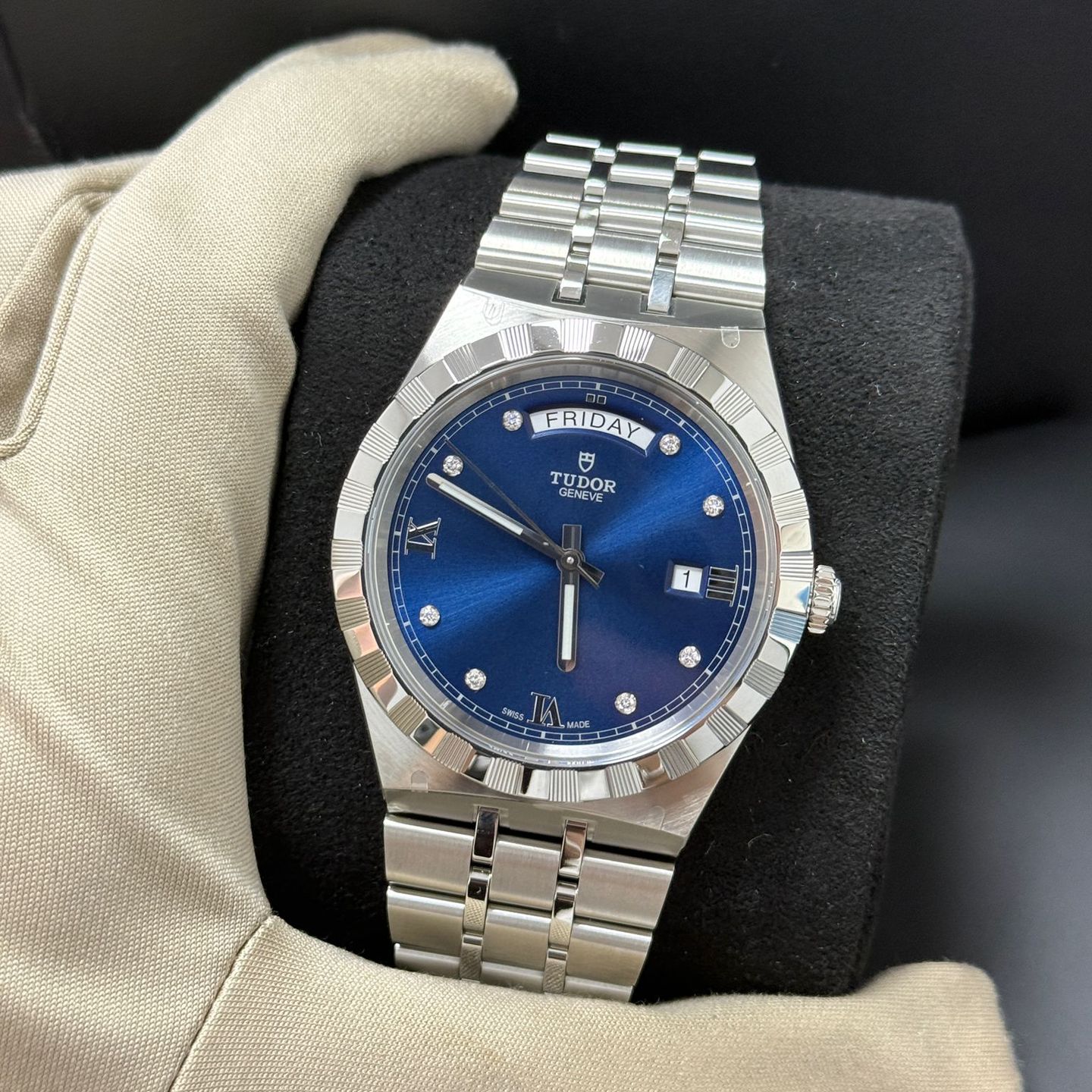 Tudor Royal 28600 (2024) - Blue dial 41 mm Steel case (4/6)