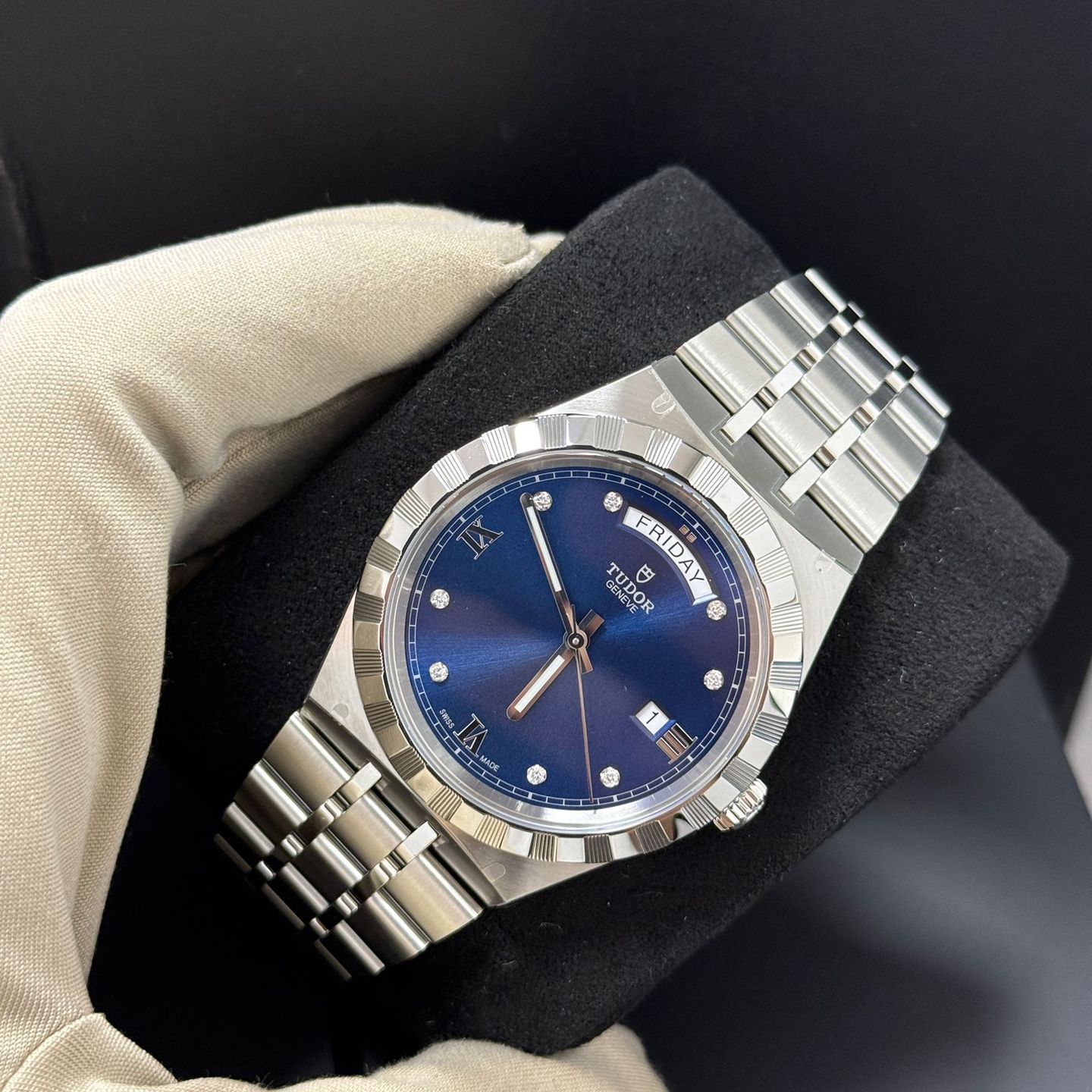 Tudor Royal 28600 (2024) - Blue dial 41 mm Steel case (6/6)