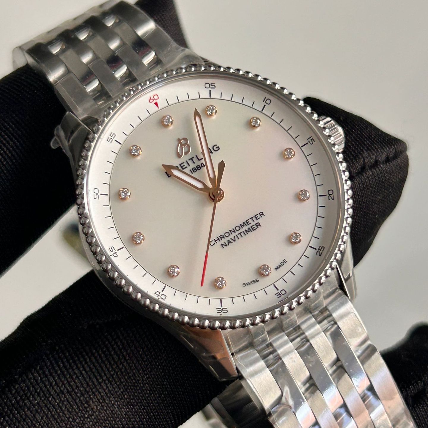 Breitling Navitimer A77320E61A2A1 (2025) - Parelmoer wijzerplaat 32mm Staal (1/8)