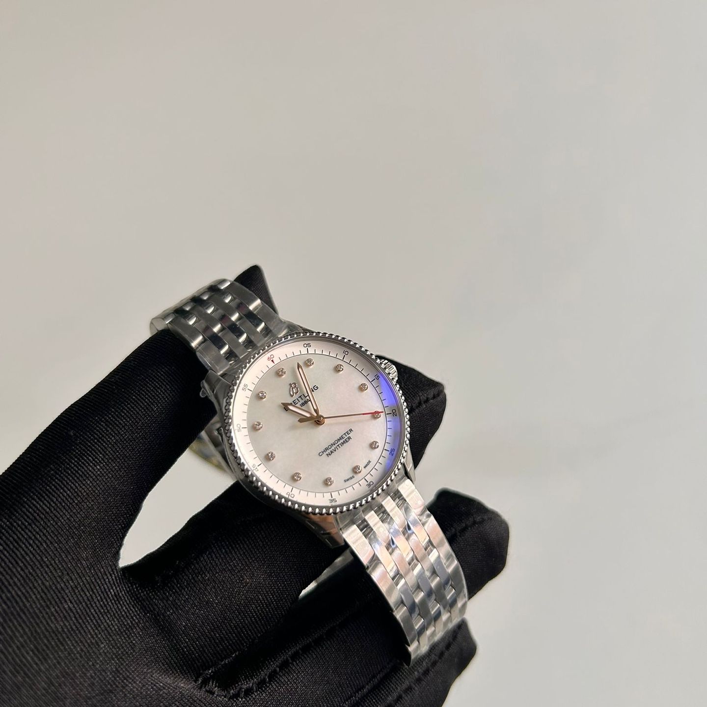 Breitling Navitimer A77320E61A2A1 (2025) - Parelmoer wijzerplaat 32mm Staal (3/8)