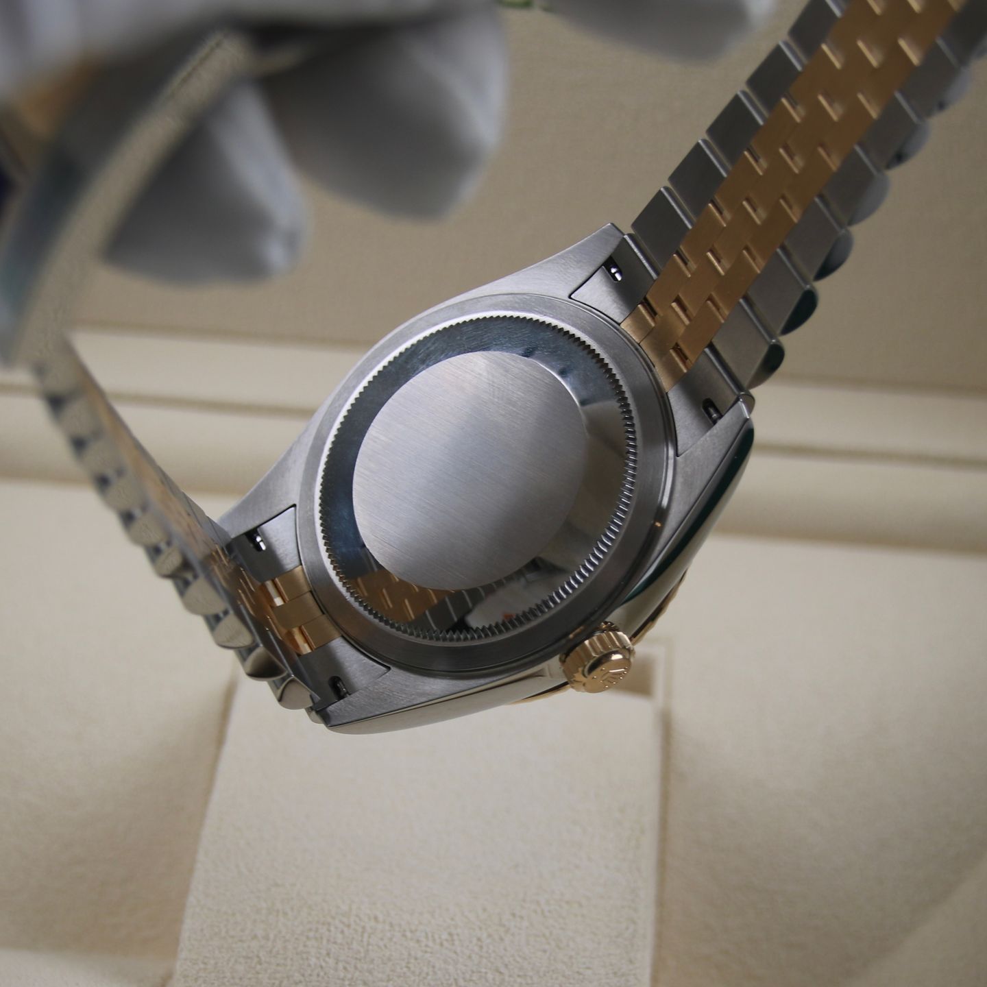 Rolex Sky-Dweller 326933 (2021) - Black dial 42 mm Gold/Steel case (8/8)