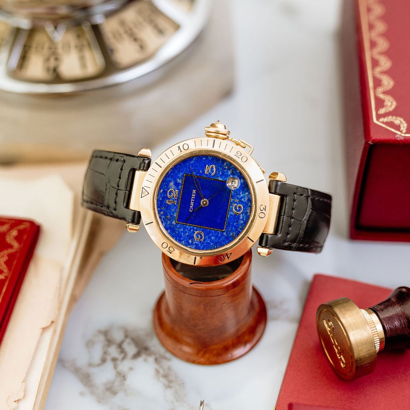 Cartier Pasha 1023 (1990) - Blue dial 38 mm Yellow Gold case (2/6)