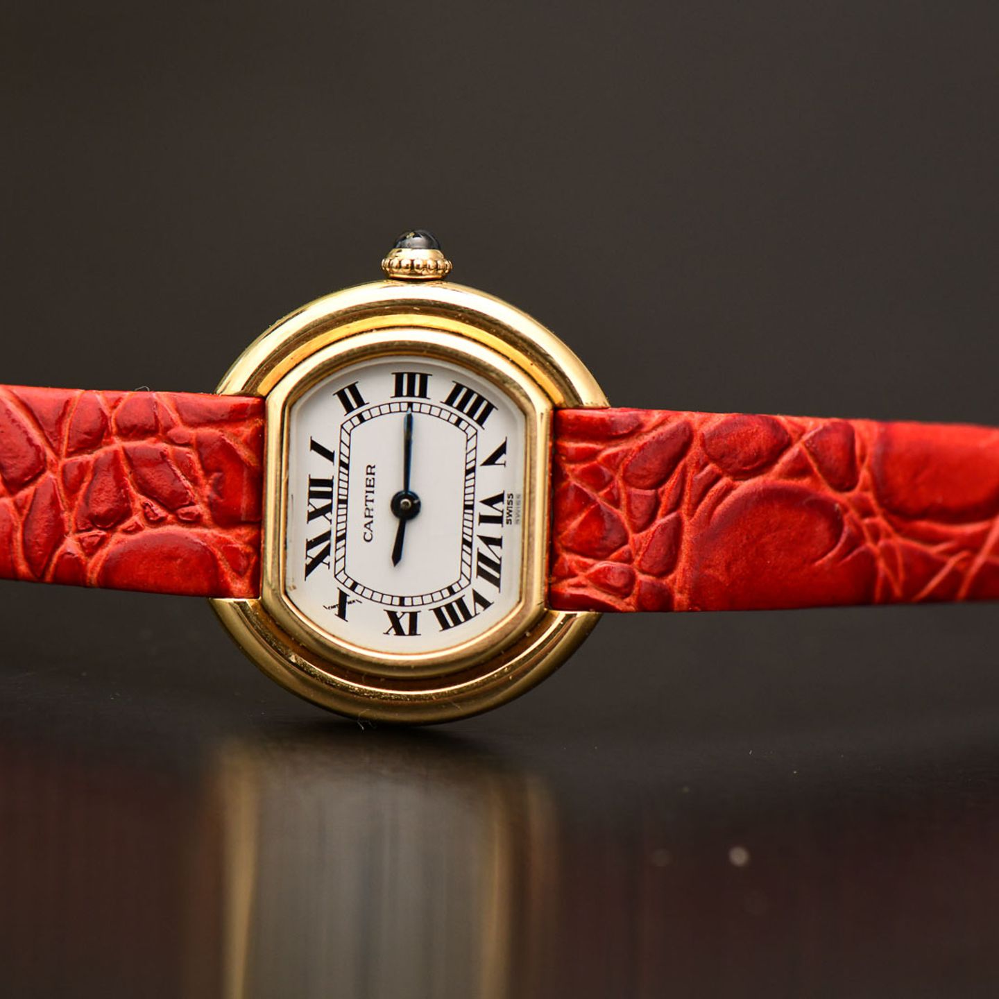 Cartier Vintage 67081 (1970) - White dial 26 mm Yellow Gold case (2/7)