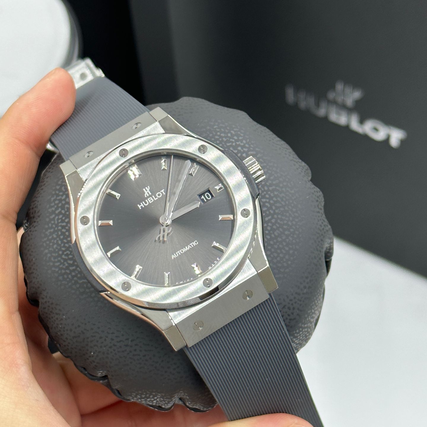 Hublot Classic Fusion Racing Grey 542.NX.7071.RX (2024) - Grey dial 42 mm Titanium case (4/8)