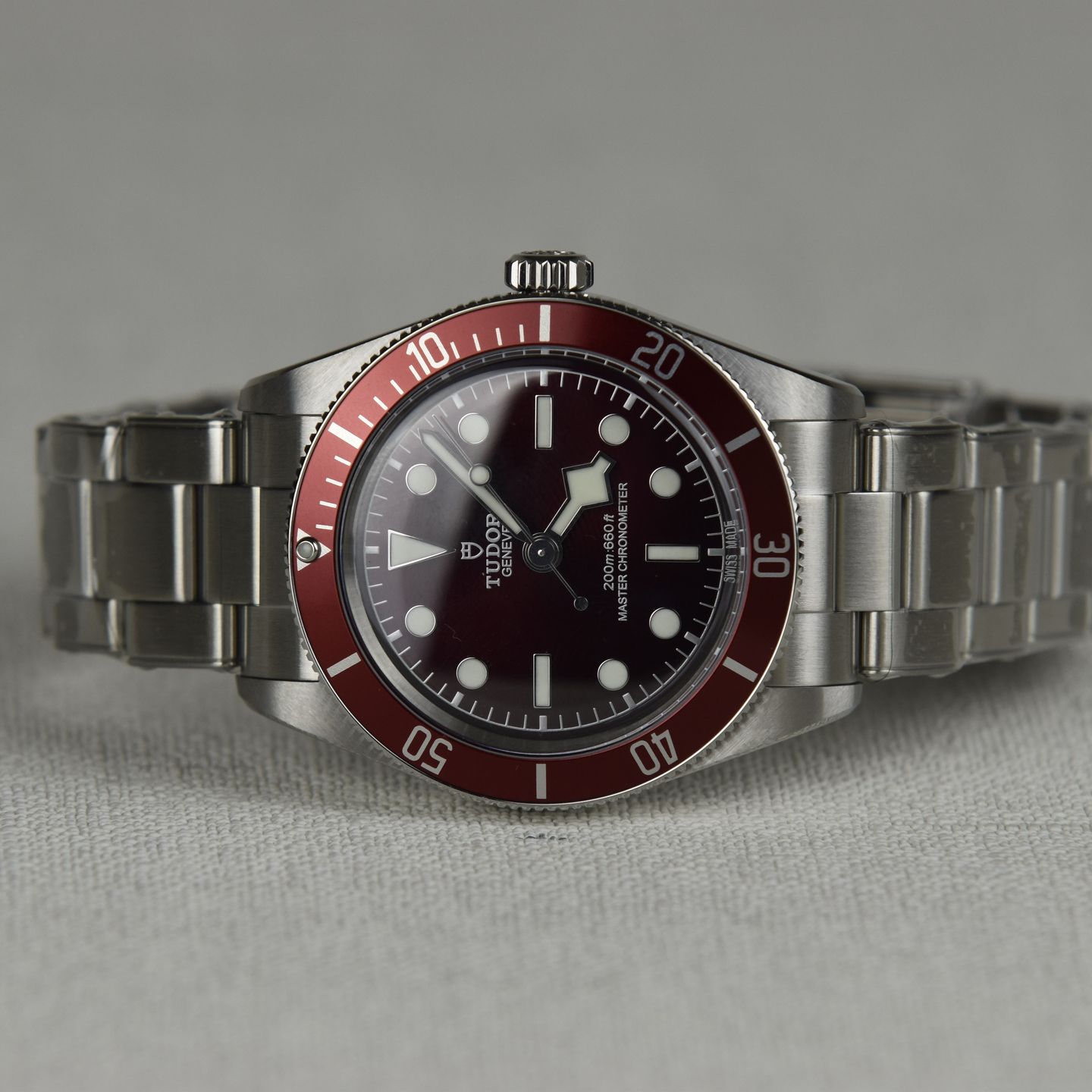 Tudor Black Bay Fifty-Eight 7939A1A0RU (2025) - Rood wijzerplaat 39mm Staal (2/7)