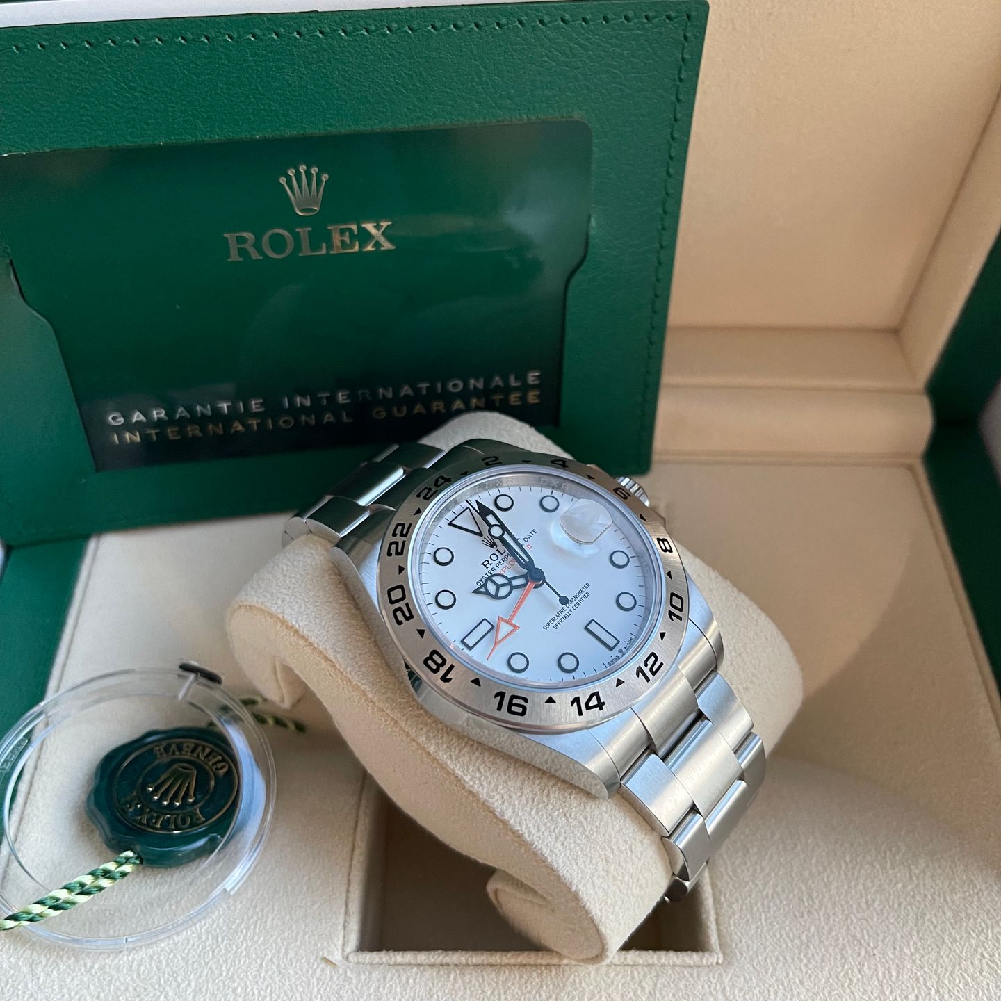 Rolex Explorer II 226570 (2022) - Zwart wijzerplaat 42mm Staal (2/8)