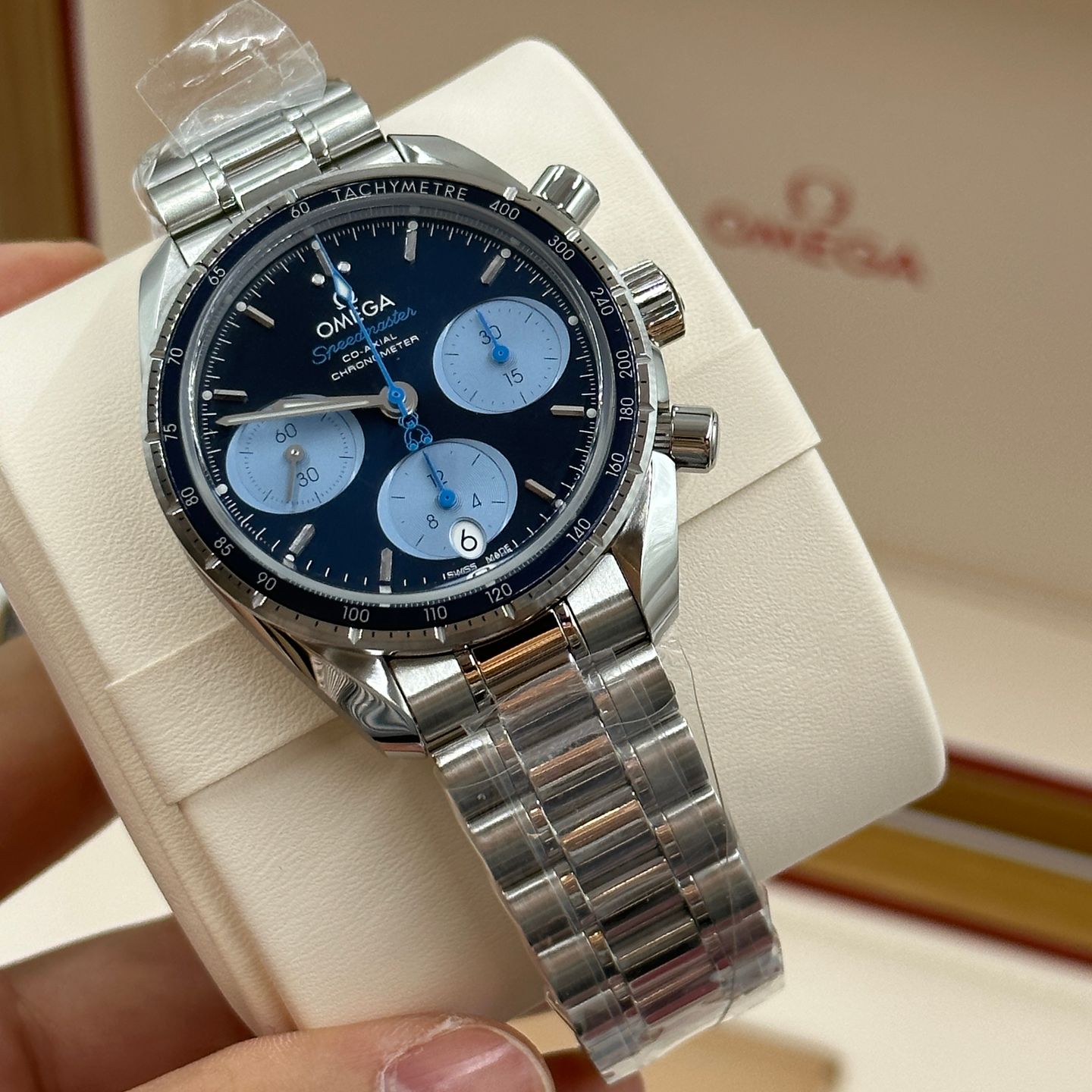 Omega Speedmaster 324.30.38.50.03.002 (2024) - Blue dial 38 mm Steel case (4/8)