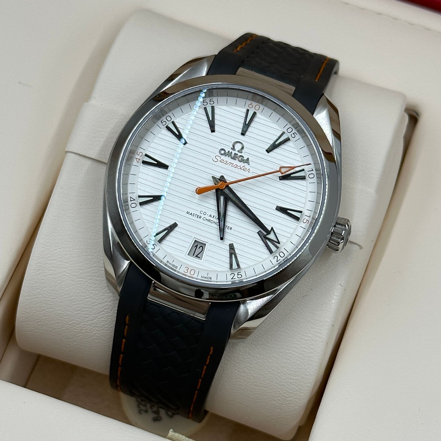 Omega Seamaster Aqua Terra 220.12.41.21.02.002 (2023) - Silver dial 41 mm Steel case (3/8)