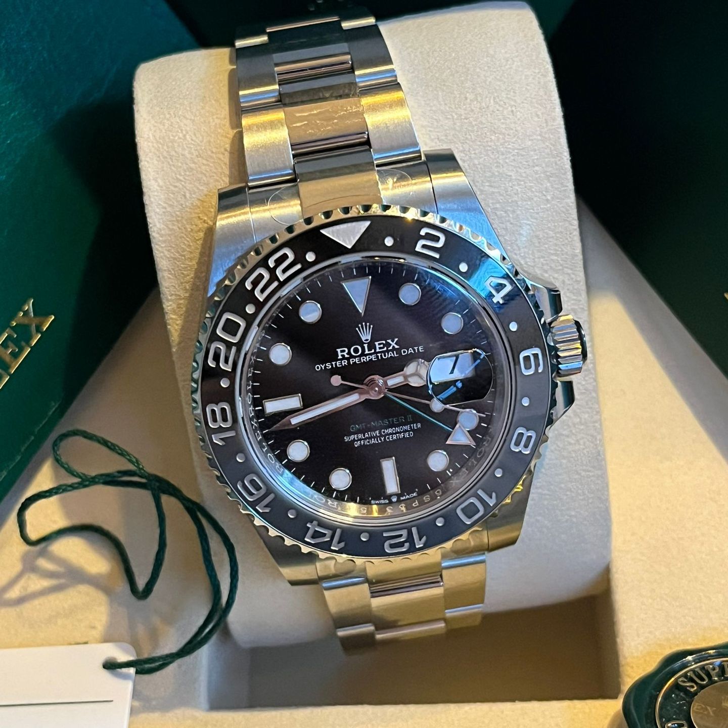 Rolex GMT-Master II 126710GRNR (2026) - Black dial 40 mm Steel case (5/5)