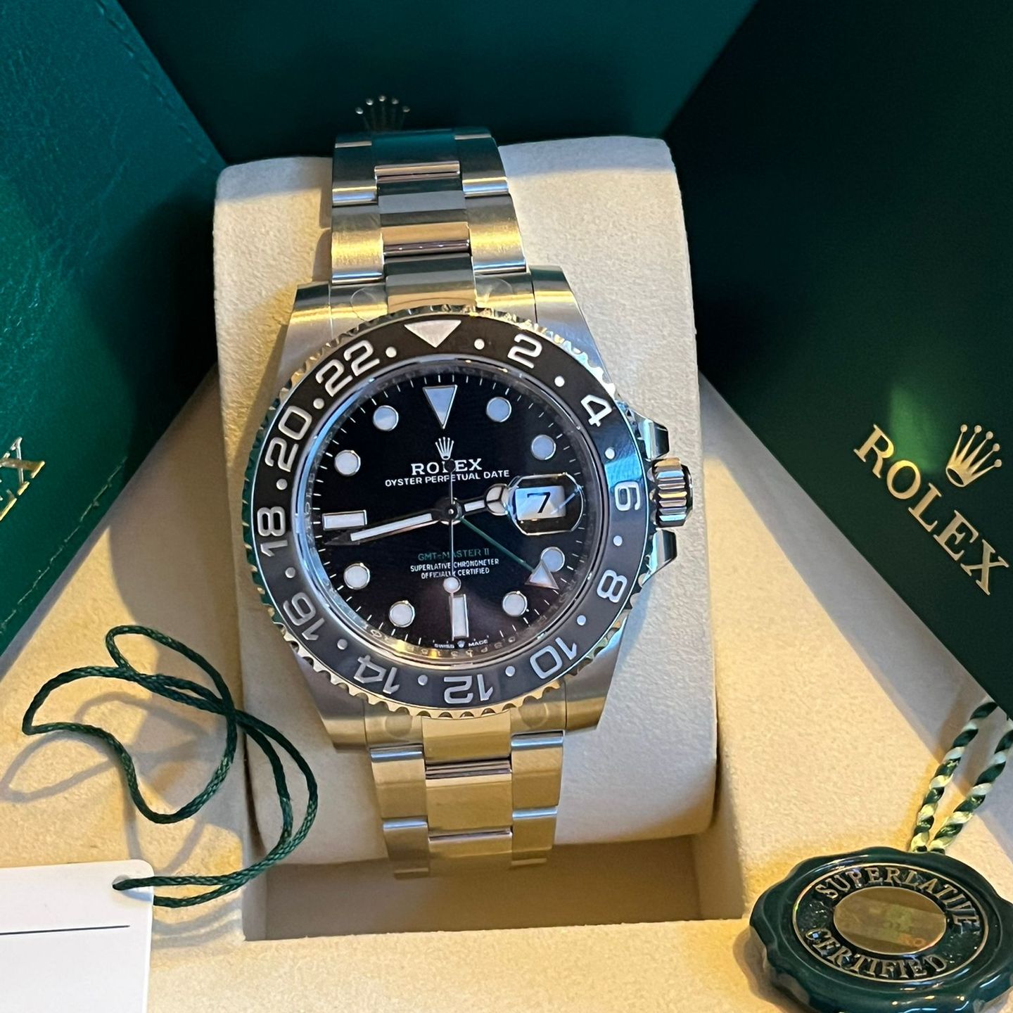 Rolex GMT-Master II 126710GRNR (2026) - Black dial 40 mm Steel case (2/5)
