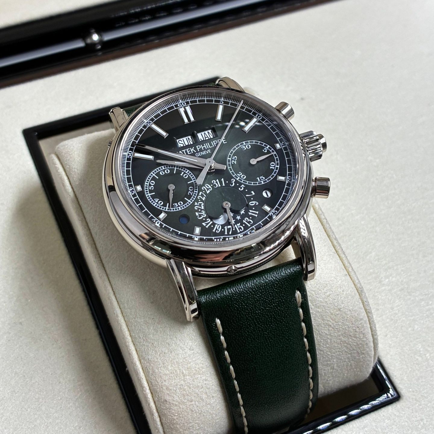 Patek Philippe Perpetual Calendar Chronograph 5204G-001 - (3/6)