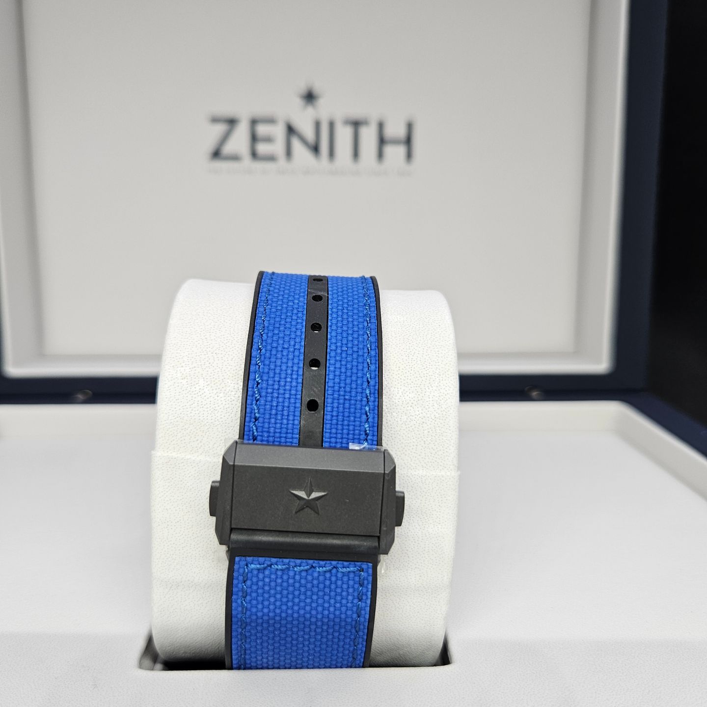 Zenith Defy El Primero 97.9001.9004/81.R946 (2023) - Transparent dial 44 mm Titanium case (6/8)