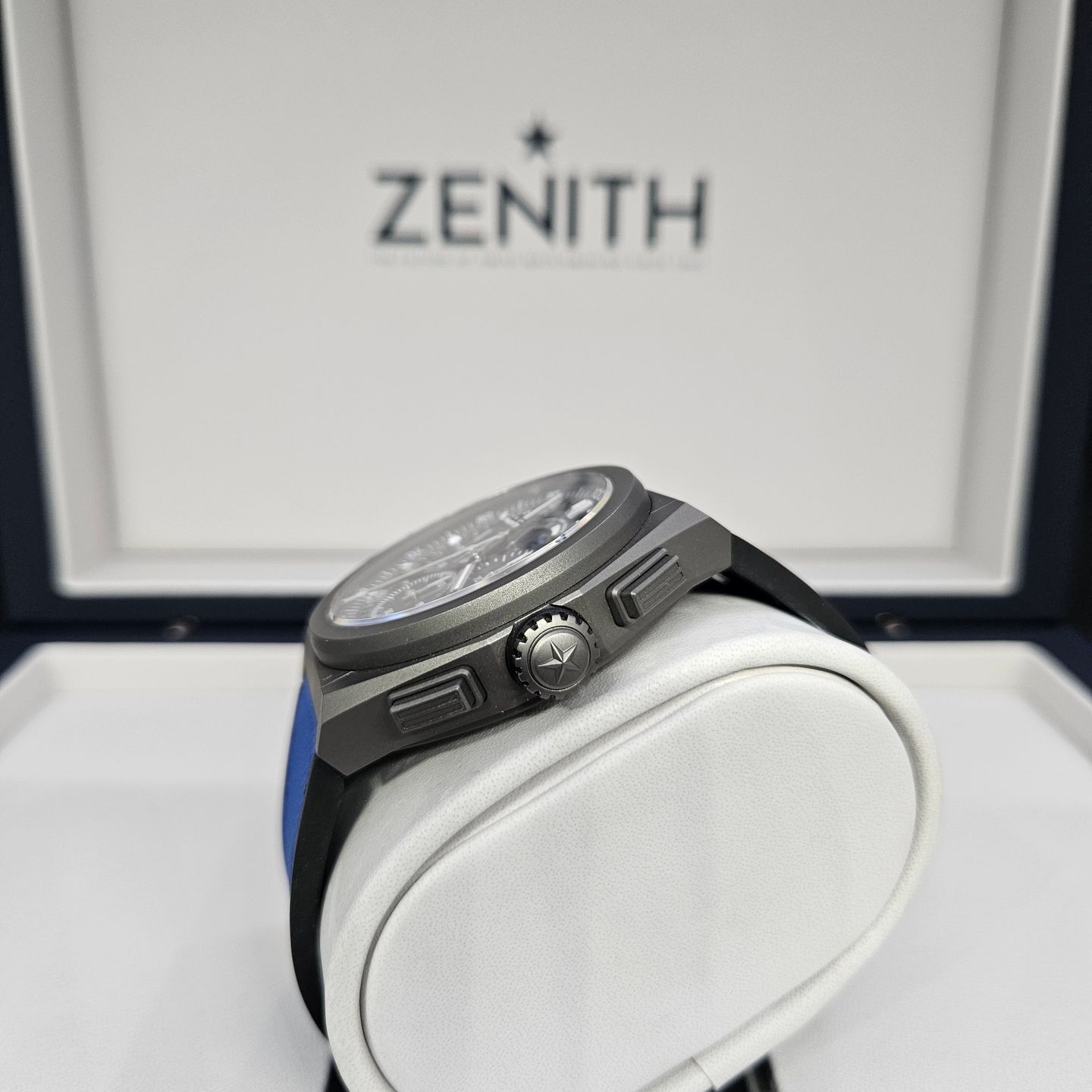 Zenith Defy El Primero 97.9001.9004/81.R946 (2023) - Transparent dial 44 mm Titanium case (5/8)