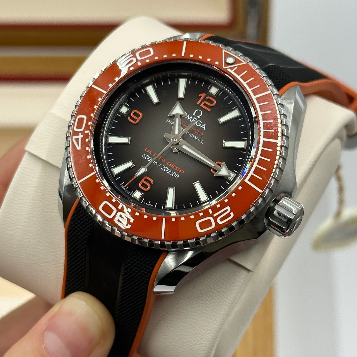 Omega Seamaster Ultra Deep 6000M 215.32.46.21.06.001 (2023) - Grijs wijzerplaat 46mm Staal (3/8)