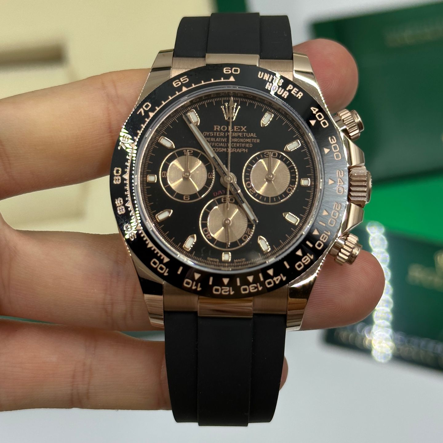 Rolex Daytona 116518LN (2023) - Black dial 40 mm Yellow Gold case (6/8)