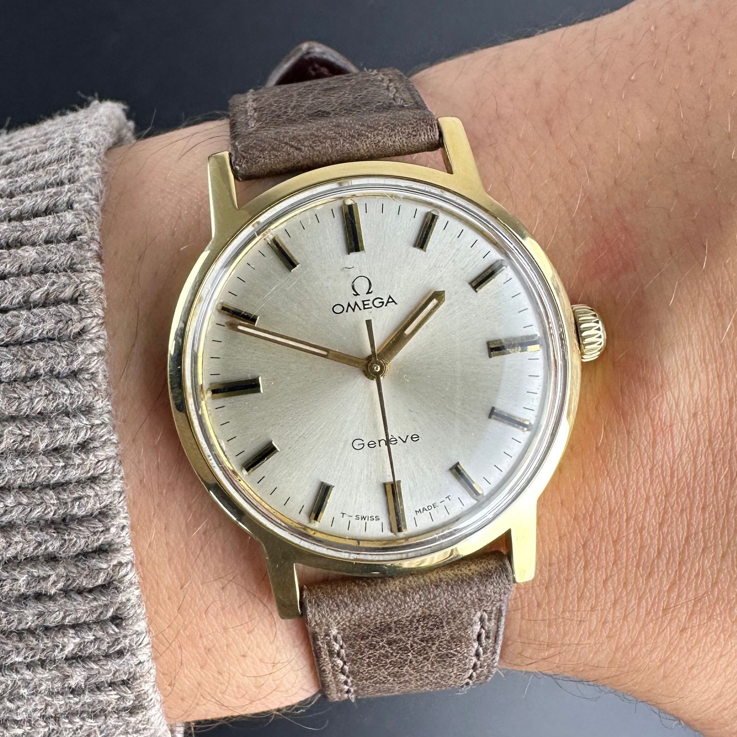 Omega Genève 135.070 (1970) - Wit wijzerplaat 34mm Geelgoud (2/8)