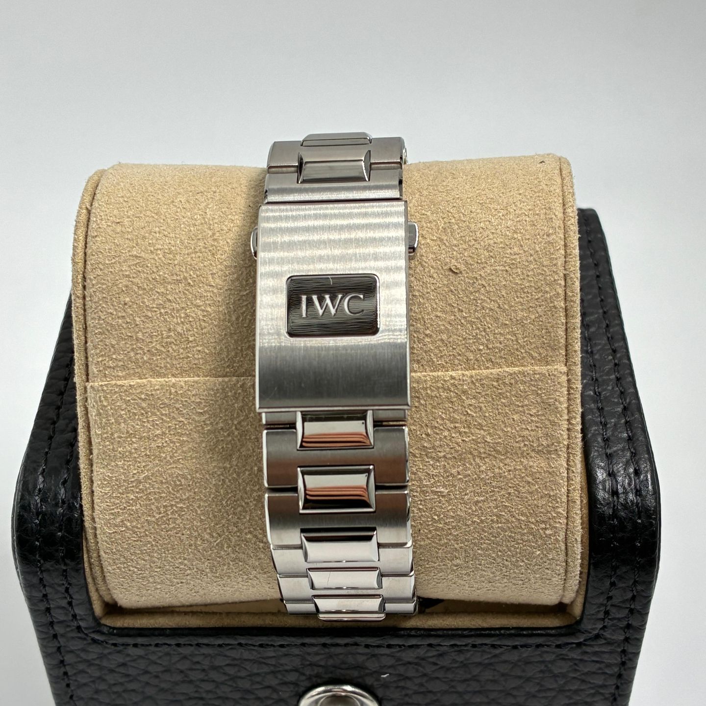 IWC Pilot Chronograph IW388304 (2025) - Black dial 43 mm Titanium case (3/6)