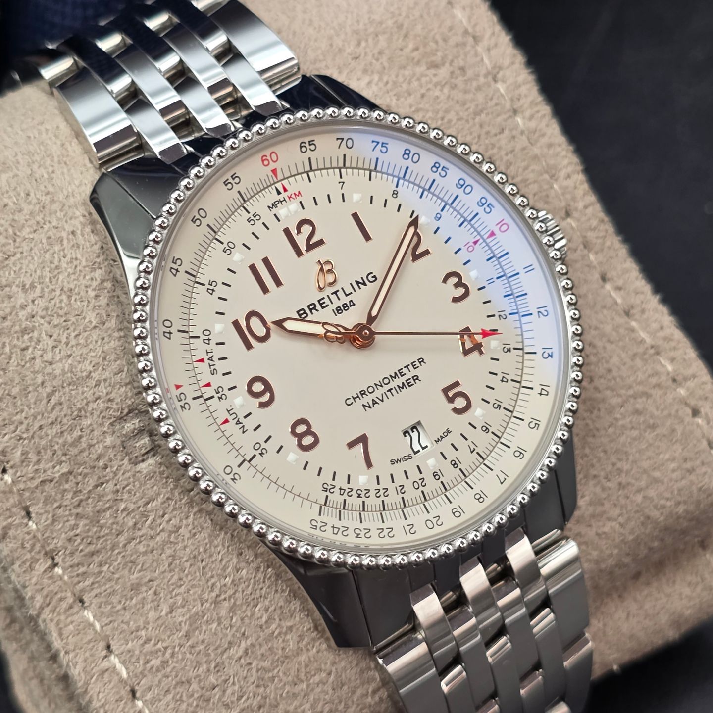 Breitling Navitimer A173262A1G1A1 (2024) - Black dial 40 mm Steel case (3/8)