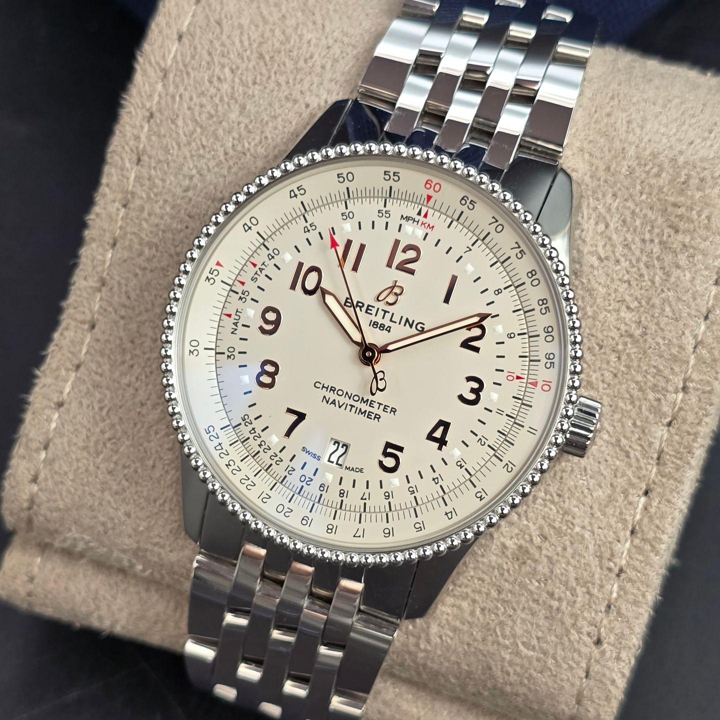 Breitling Navitimer A173262A1G1A1 (2024) - Black dial 40 mm Steel case (2/8)