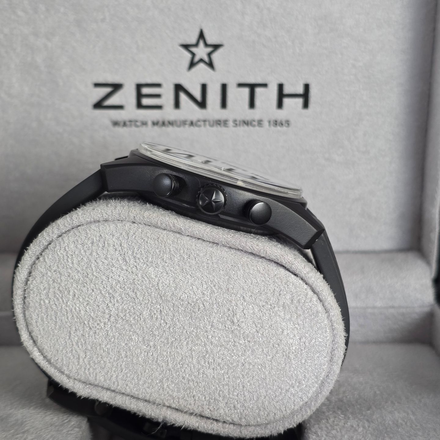 Zenith El Primero Chronomaster 24.2041.400/21.R576 (2018) - Black dial 42 mm Aluminium case (6/8)