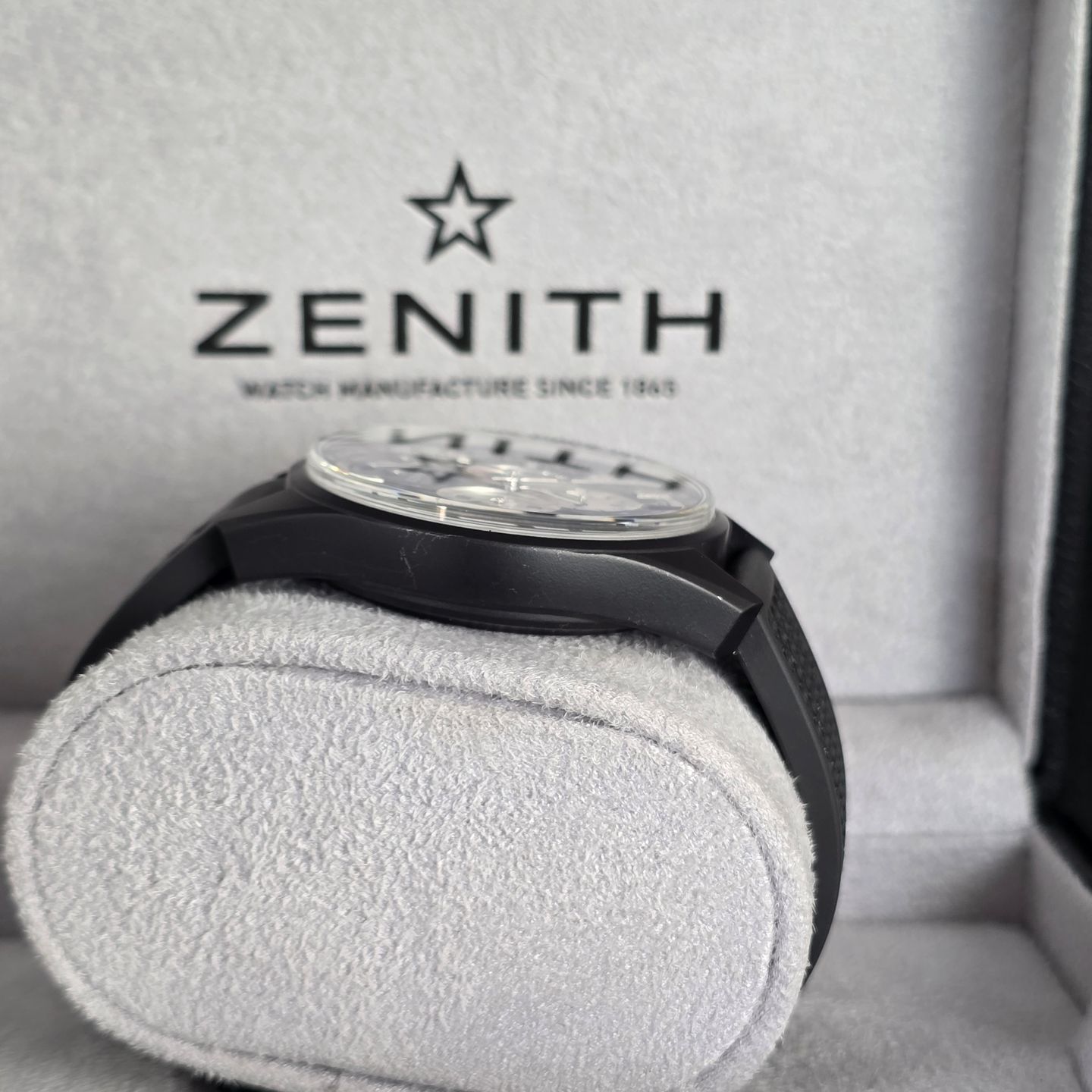 Zenith El Primero Chronomaster 24.2041.400/21.R576 (2018) - Black dial 42 mm Aluminium case (7/8)