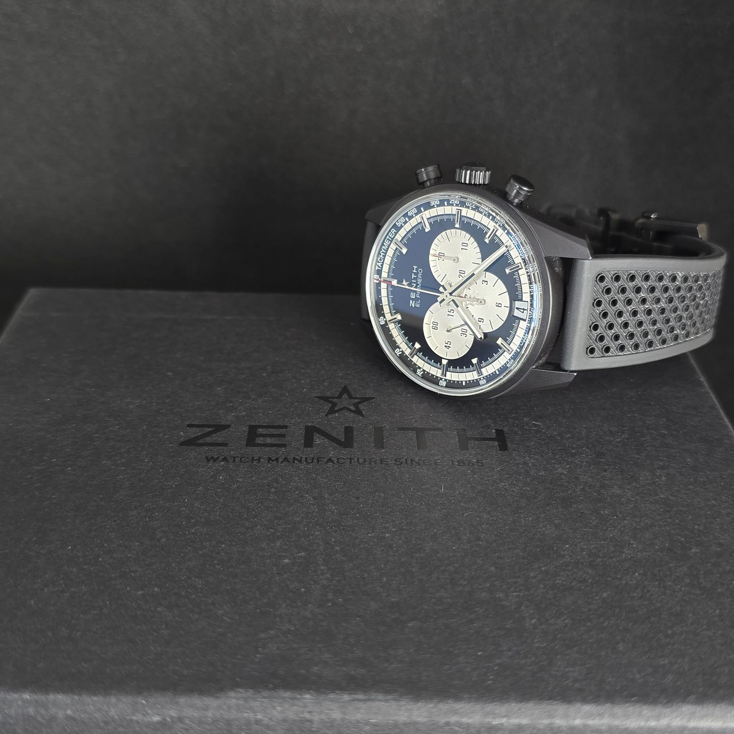Zenith El Primero Chronomaster 24.2041.400/21.R576 (2018) - Black dial 42 mm Aluminium case (2/8)