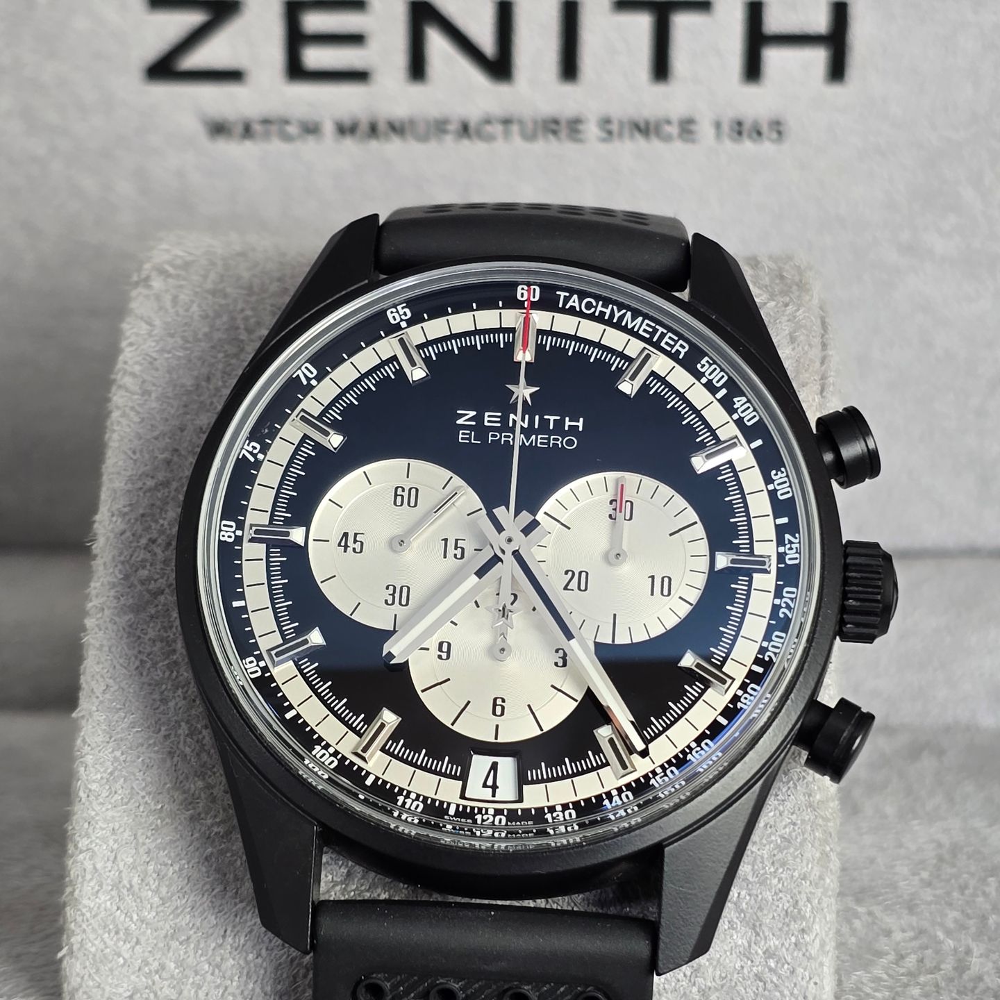 Zenith El Primero Chronomaster 24.2041.400/21.R576 (2018) - Black dial 42 mm Aluminium case (1/8)