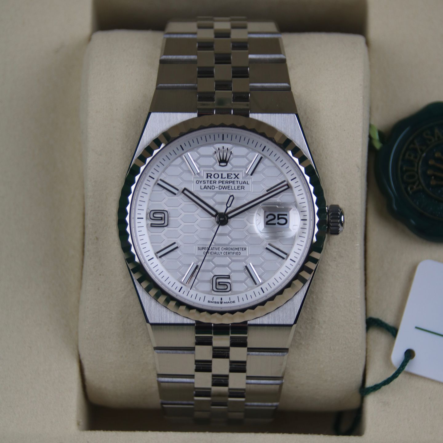 Rolex Land-Dweller 36 127234 (2026) - White dial 36 mm Steel case (2/8)