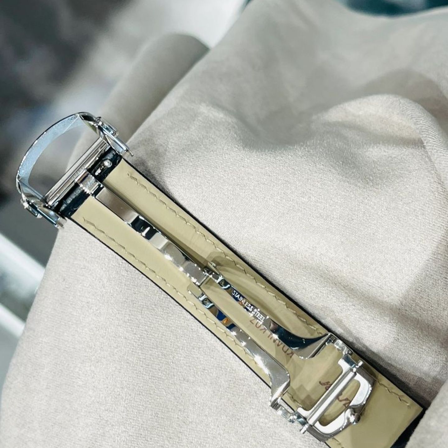 Cartier Ballon Bleu 40mm WSBB0039 (2023) - Zilver wijzerplaat 40mm Staal (2/3)