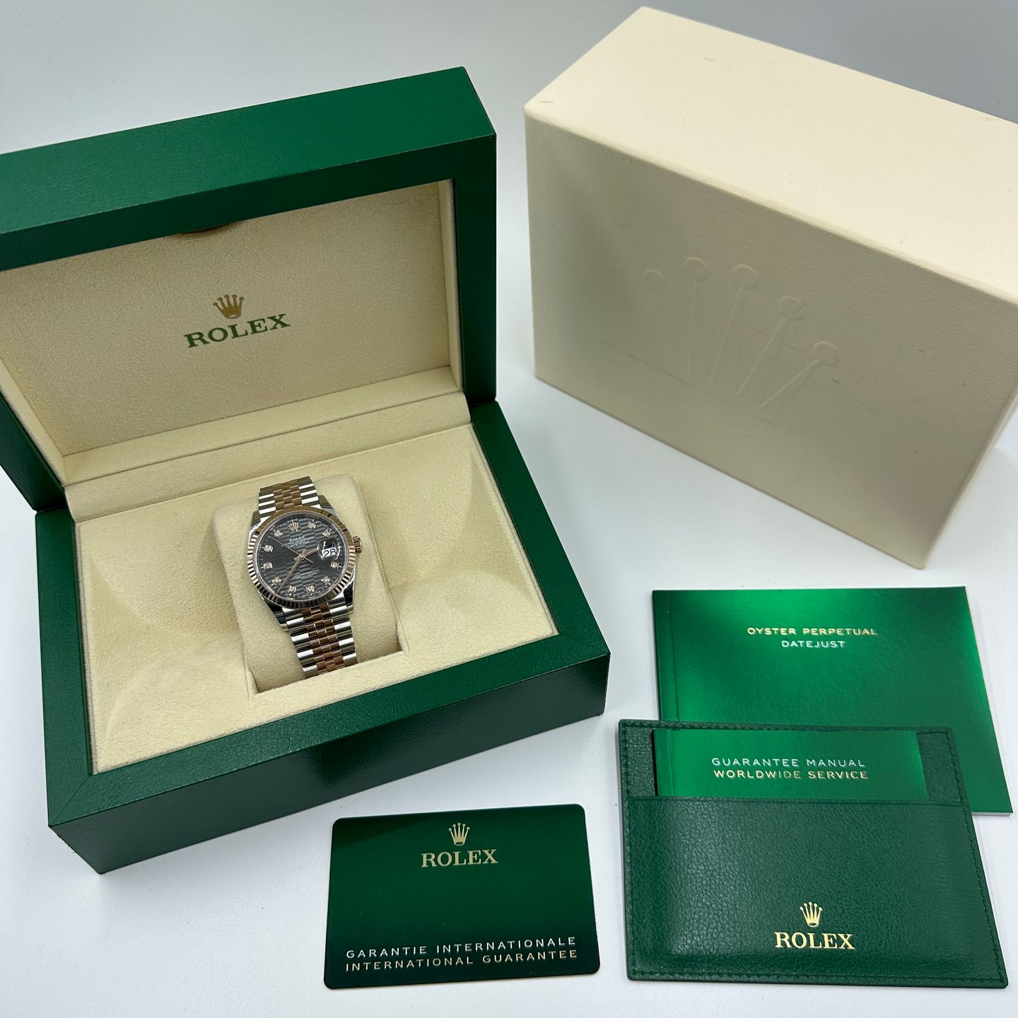 Rolex Datejust 36 126231 (2024) - Silver dial 36 mm Steel case (2/8)