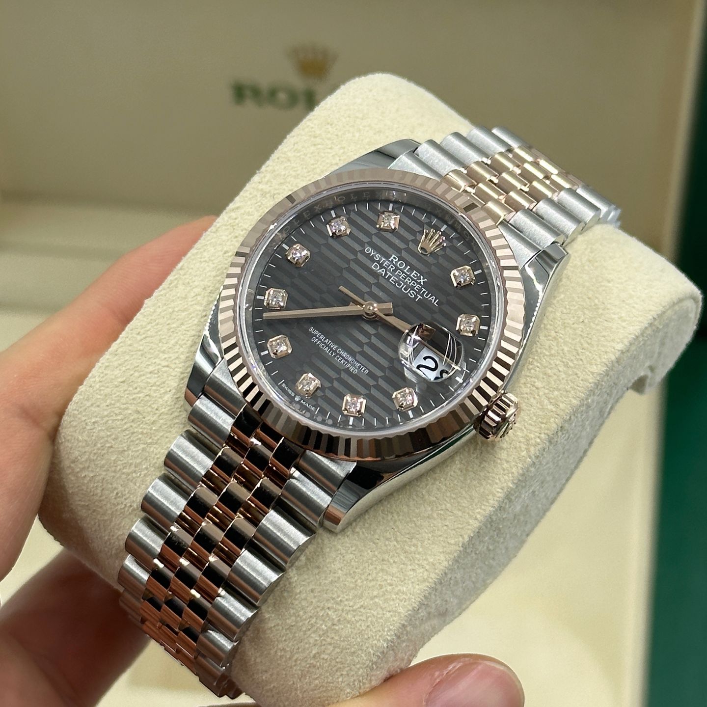 Rolex Datejust 36 126231 (2024) - Silver dial 36 mm Steel case (3/8)