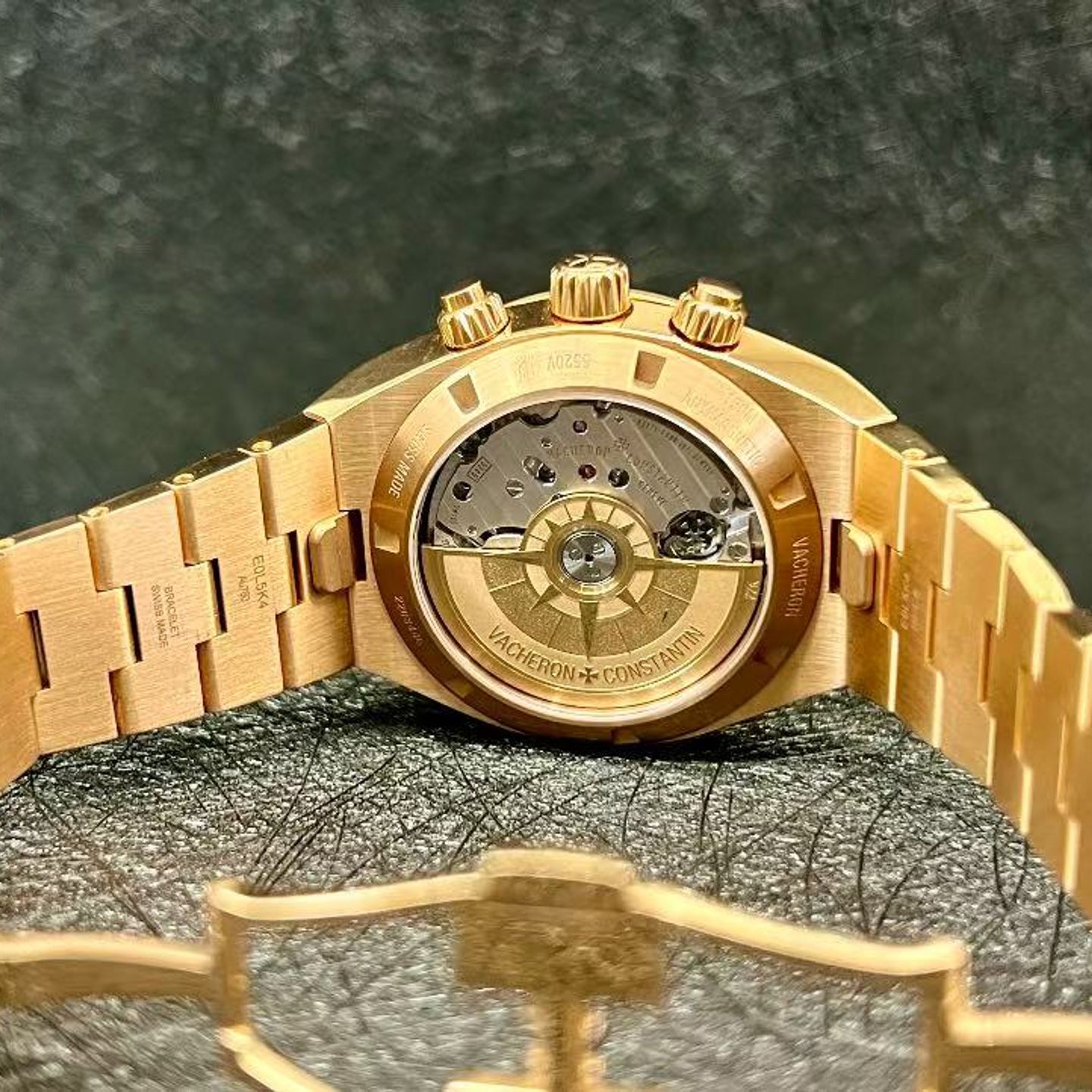 Vacheron Constantin Overseas 5520V/210R-B966 (2025) - Green dial 43 mm Rose Gold case (5/8)