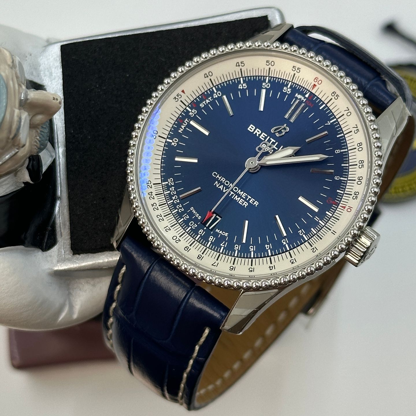 Breitling Navitimer A17325211C1P1 (2023) - Blue dial 38 mm Steel case (1/8)